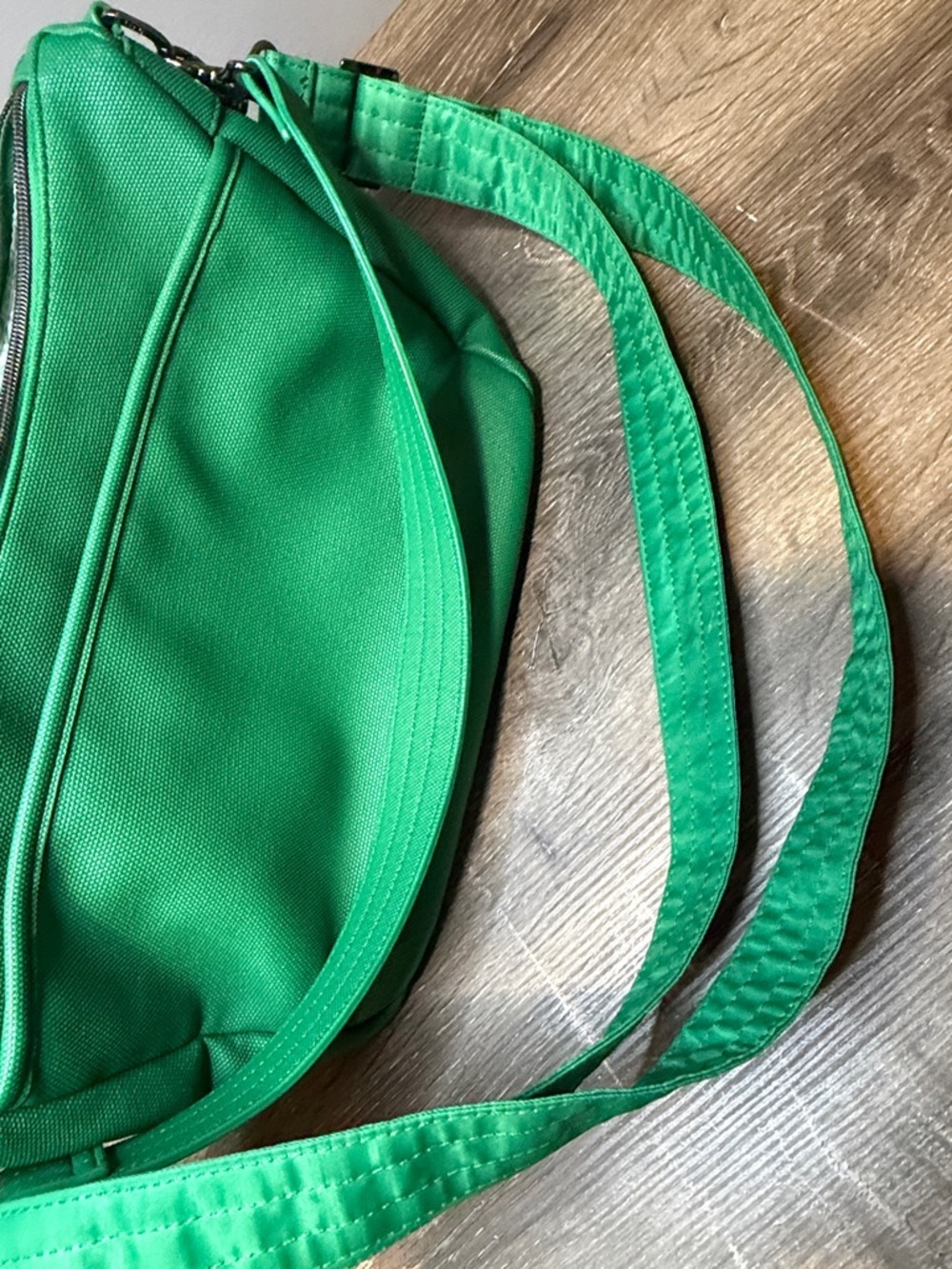 Lug Harmony Matte Luxe VL crossbody or messenger bag. - Picture 6 of 6